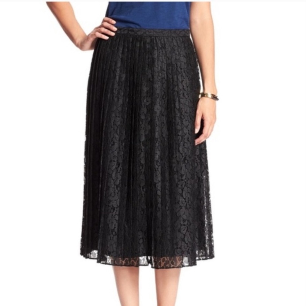 Banana Republic Factory pleated lace midi skirt
